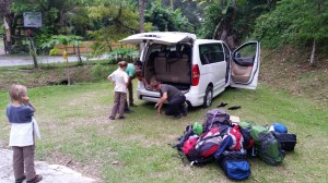 5.2-Reifen-platt-im-Dschungel