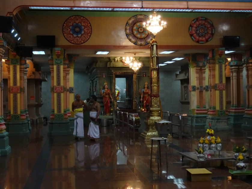 5.3_Hinduistischer-Tempel_Innen